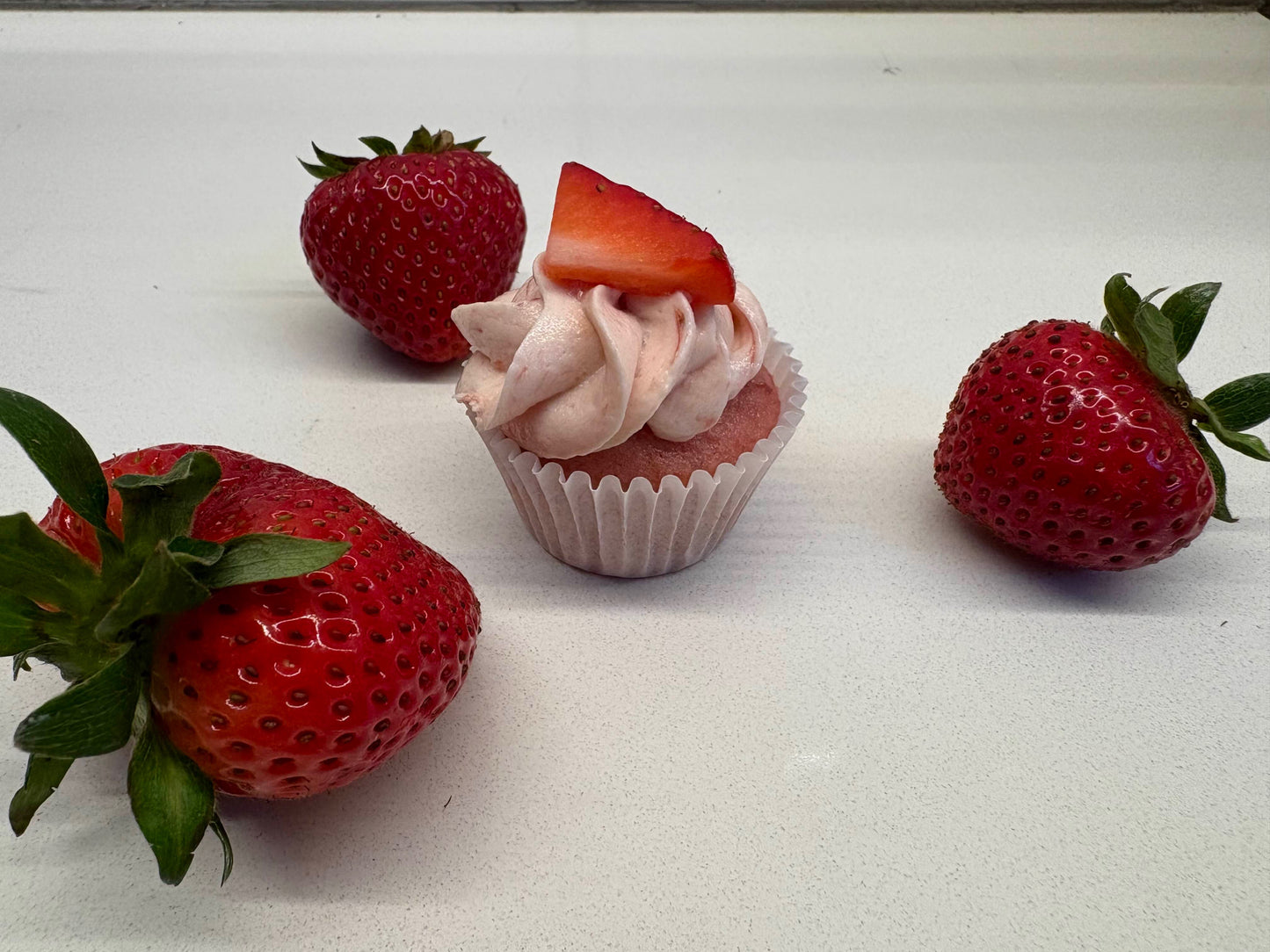 Strawberry Smile mini cupcake
